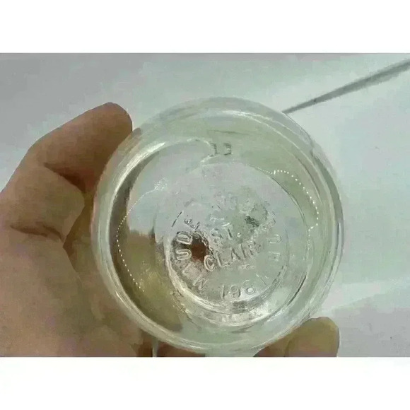 VTG 1981 St. Clair Maude And Bob Clear Apple Glass Paperweight Signed 4x2” - Picture 3 of 9